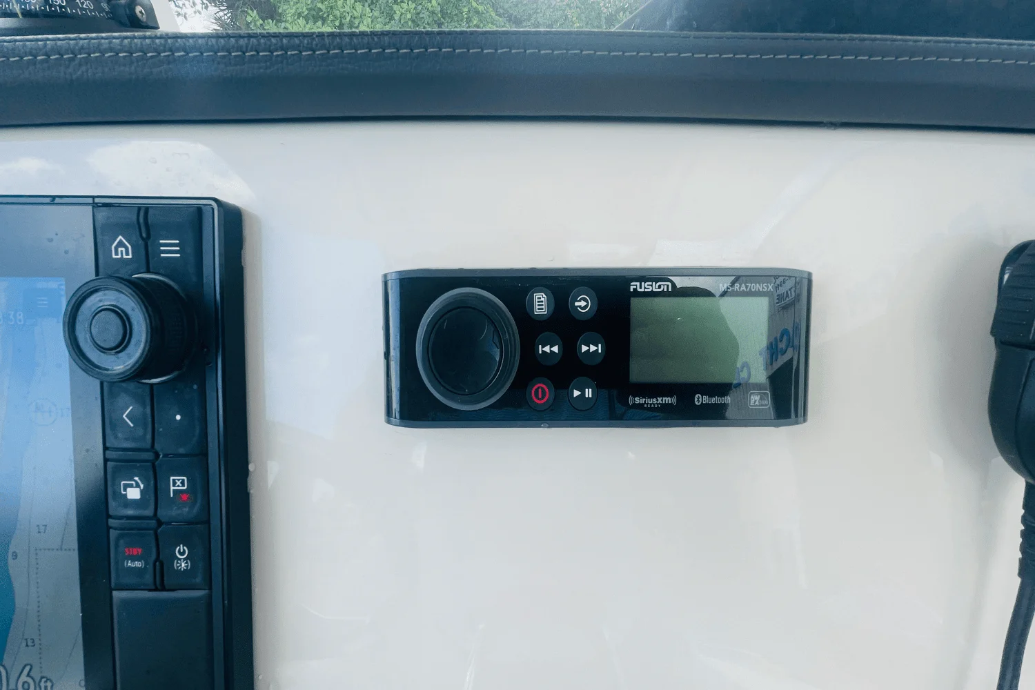 2022 Boston Whaler 270 DAUNTLESS Image Thumbnail #16