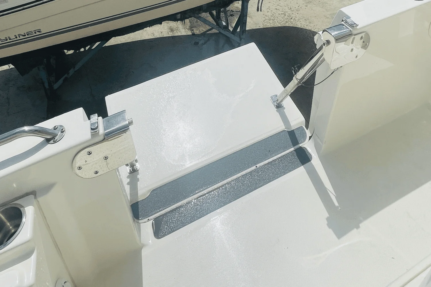 2022 Boston Whaler 270 DAUNTLESS Image Thumbnail #23