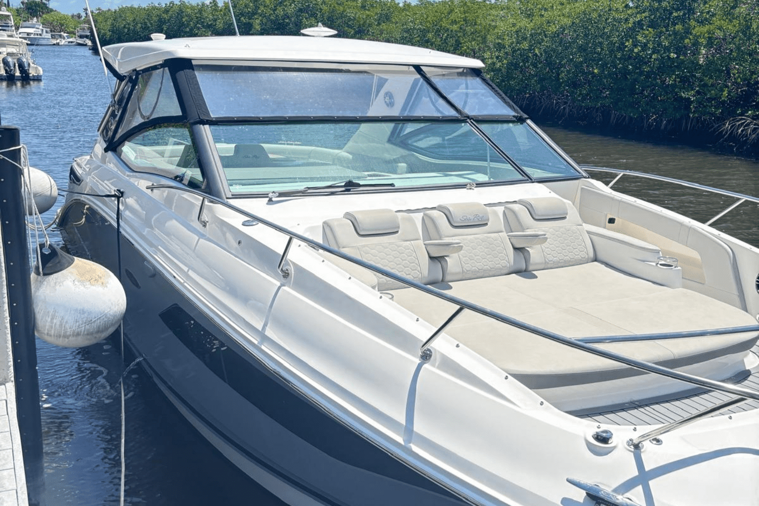 2021 Sea Ray 320 SUNDANCER OB Image Thumbnail #43