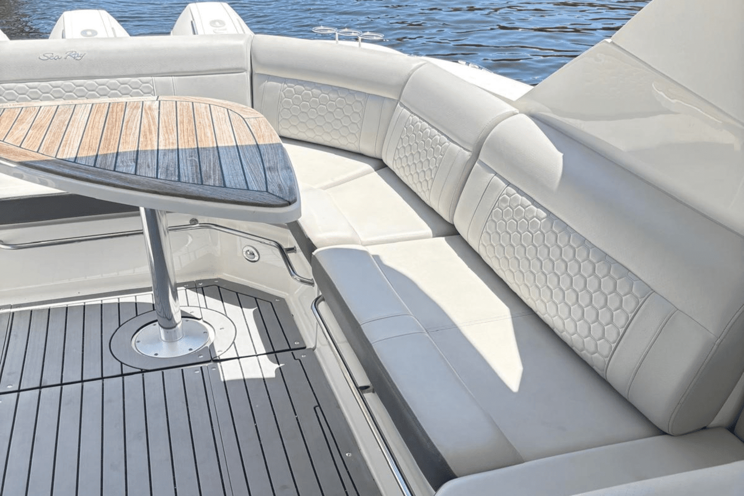 2021 Sea Ray 320 SUNDANCER OB Image Thumbnail #11