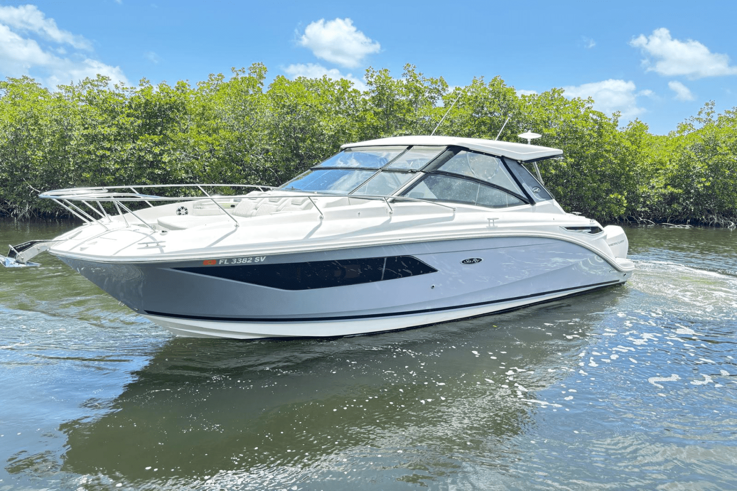 2021 Sea Ray 320 SUNDANCER OB Image Thumbnail #0