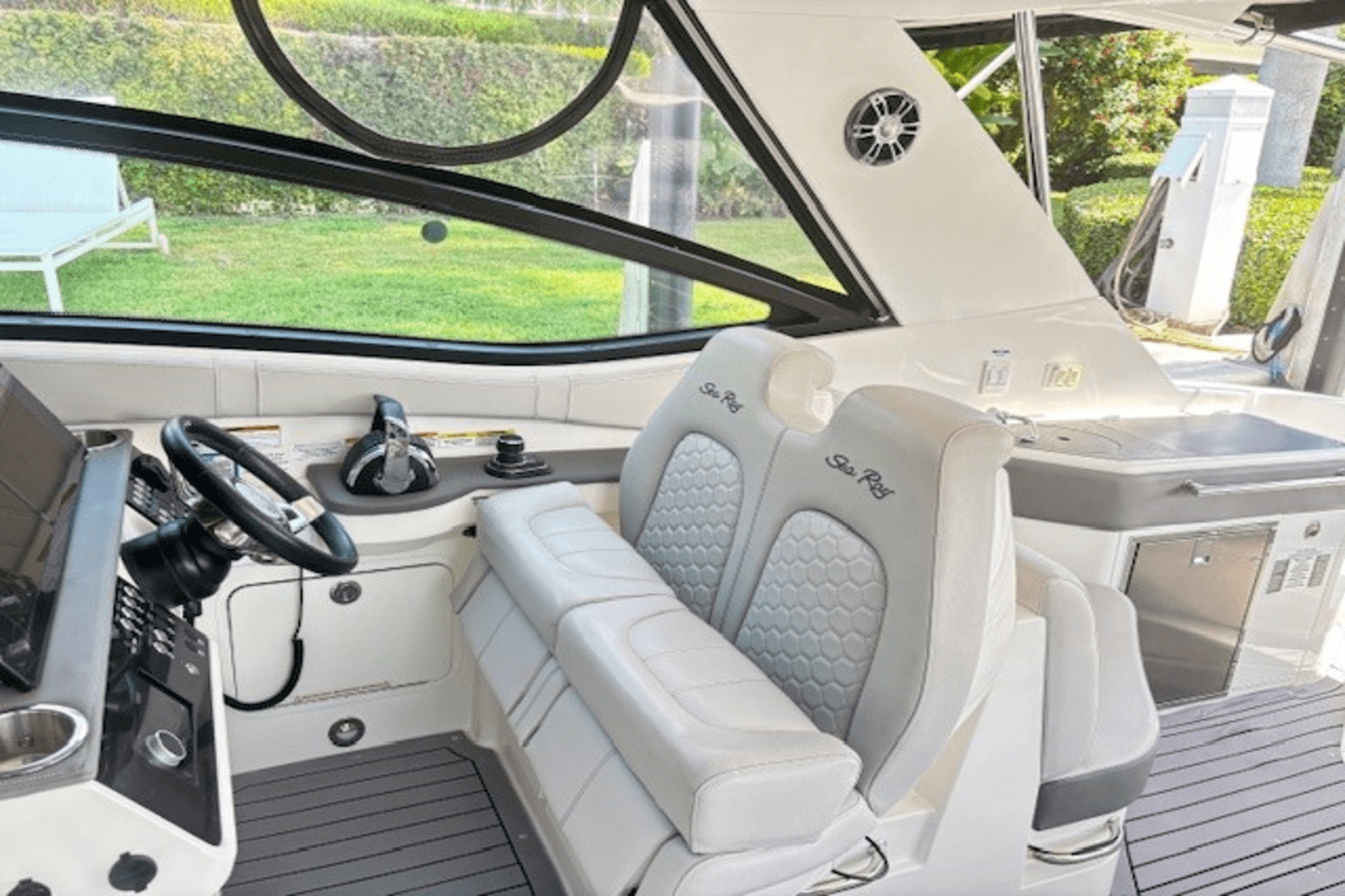 2021 Sea Ray 320 SUNDANCER OB Image Thumbnail #28
