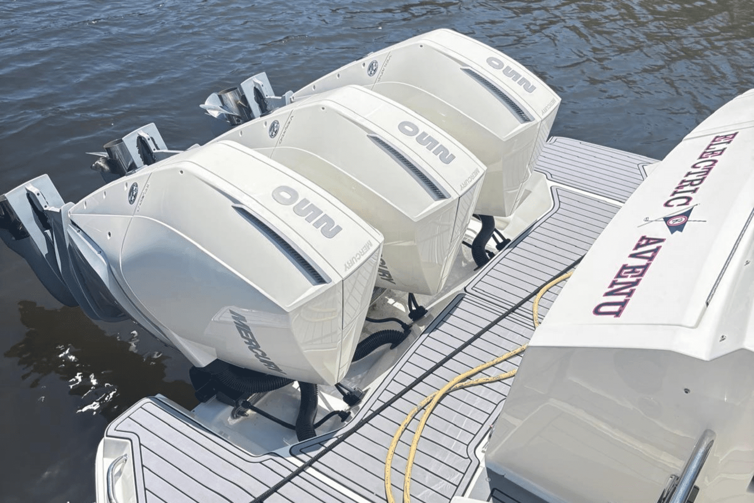 2021 Sea Ray 320 SUNDANCER OB Image Thumbnail #9