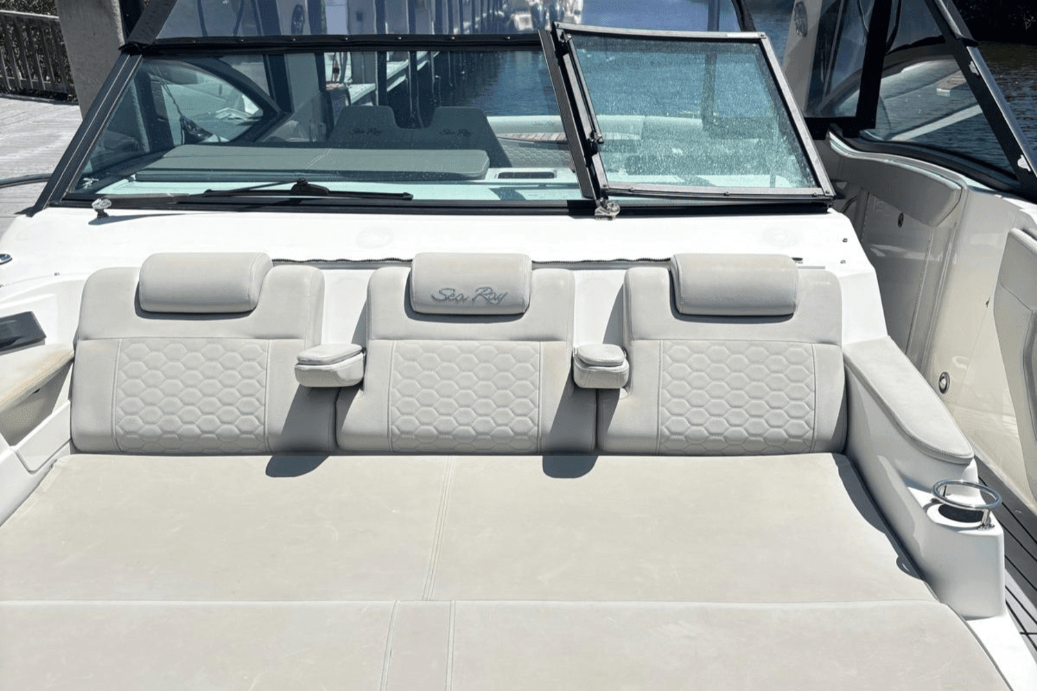 2021 Sea Ray 320 SUNDANCER OB Image Thumbnail #39