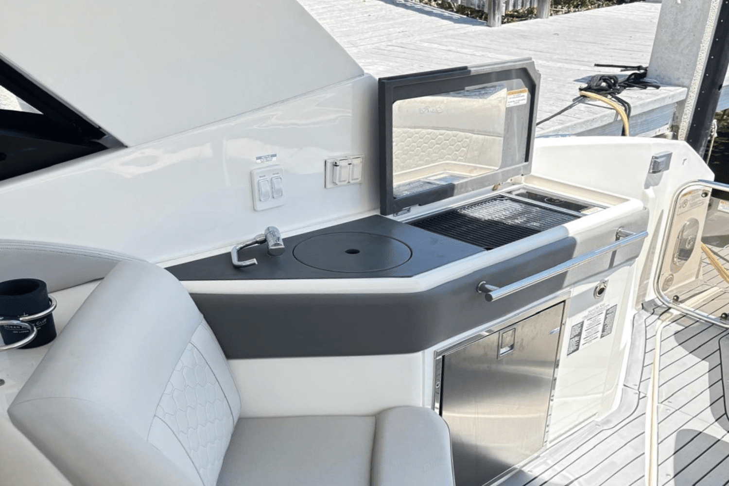2021 Sea Ray 320 SUNDANCER OB Image Thumbnail #14