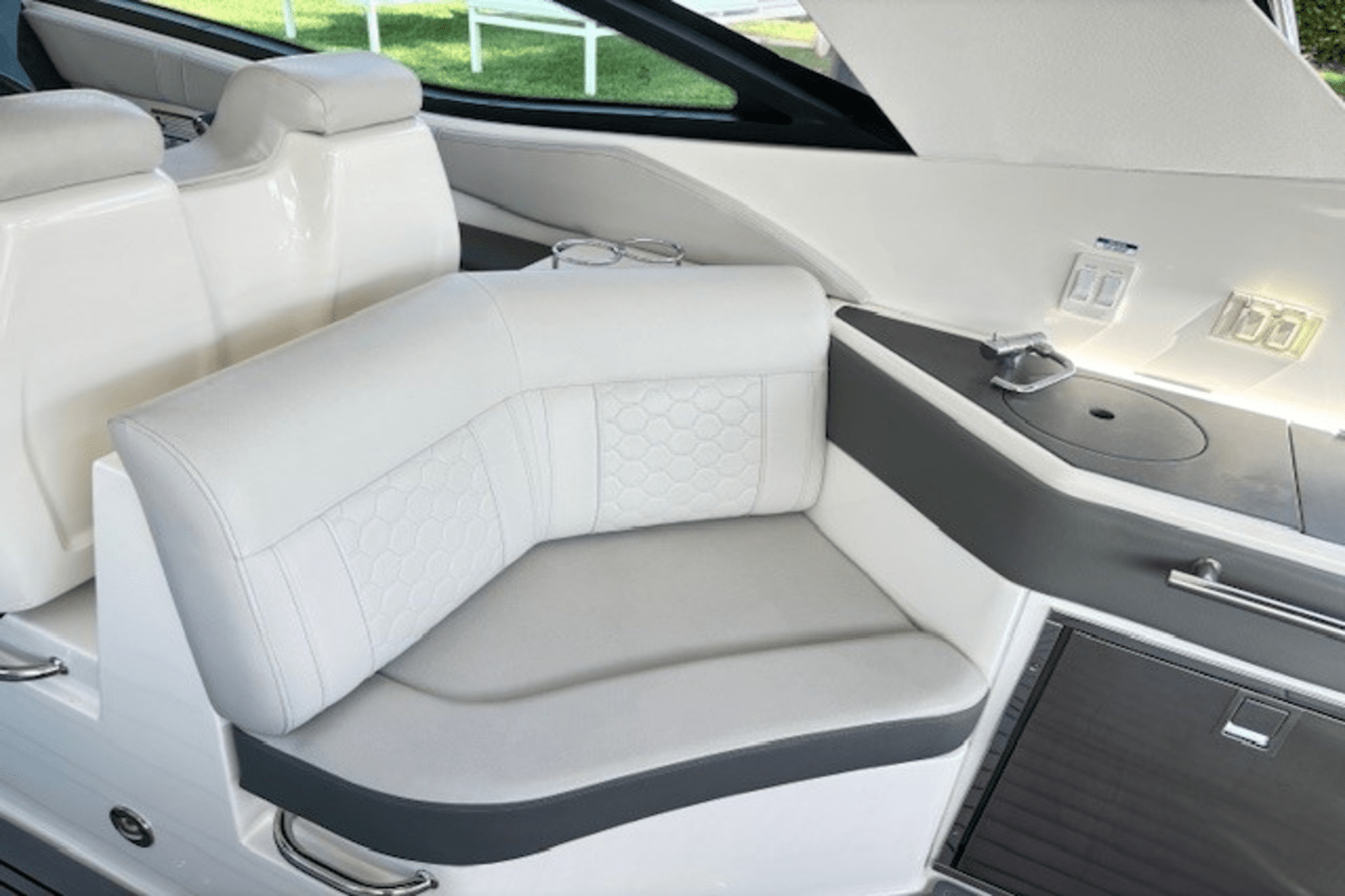 2021 Sea Ray 320 SUNDANCER OB Image Thumbnail #16