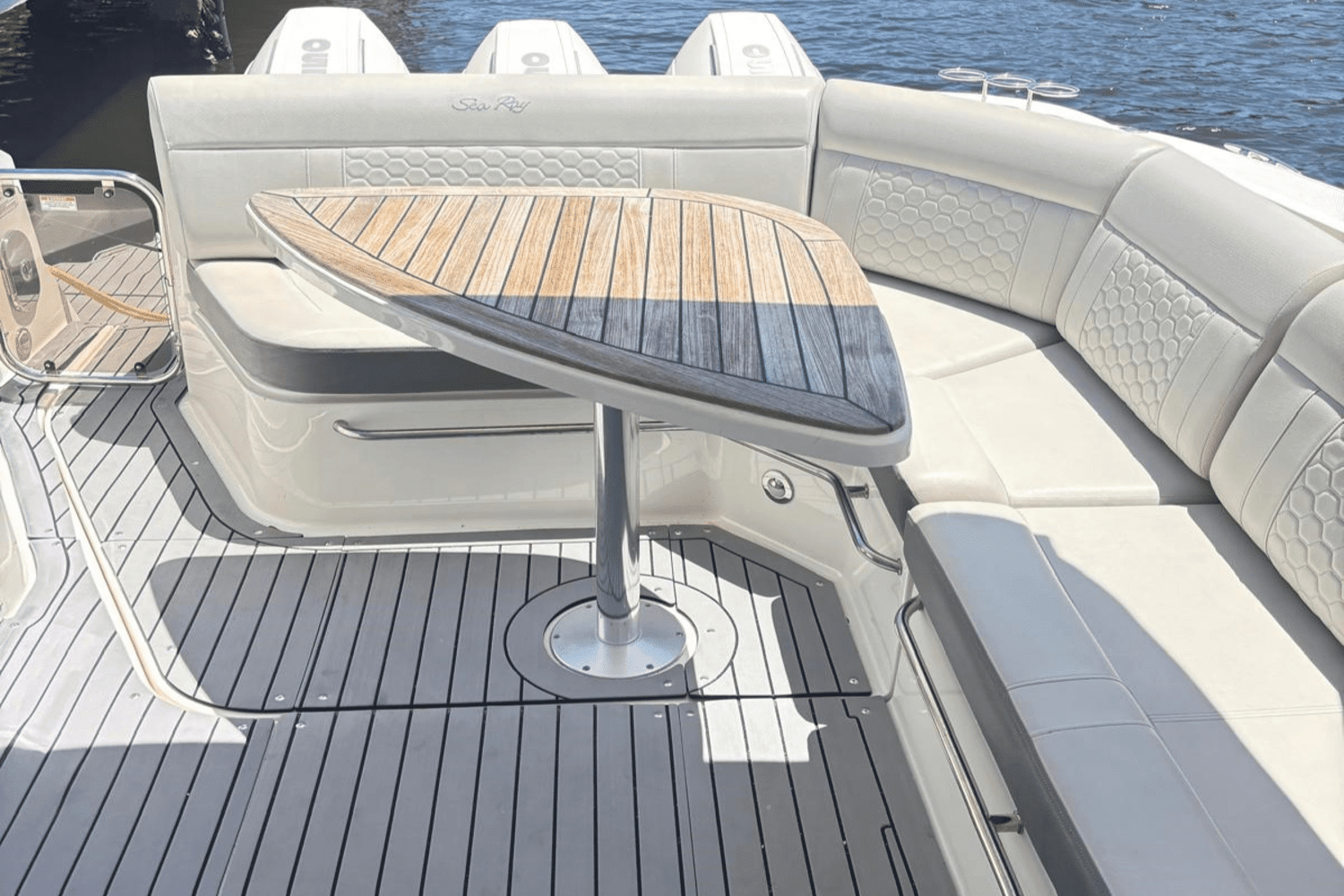 2021 Sea Ray 320 SUNDANCER OB Image Thumbnail #10