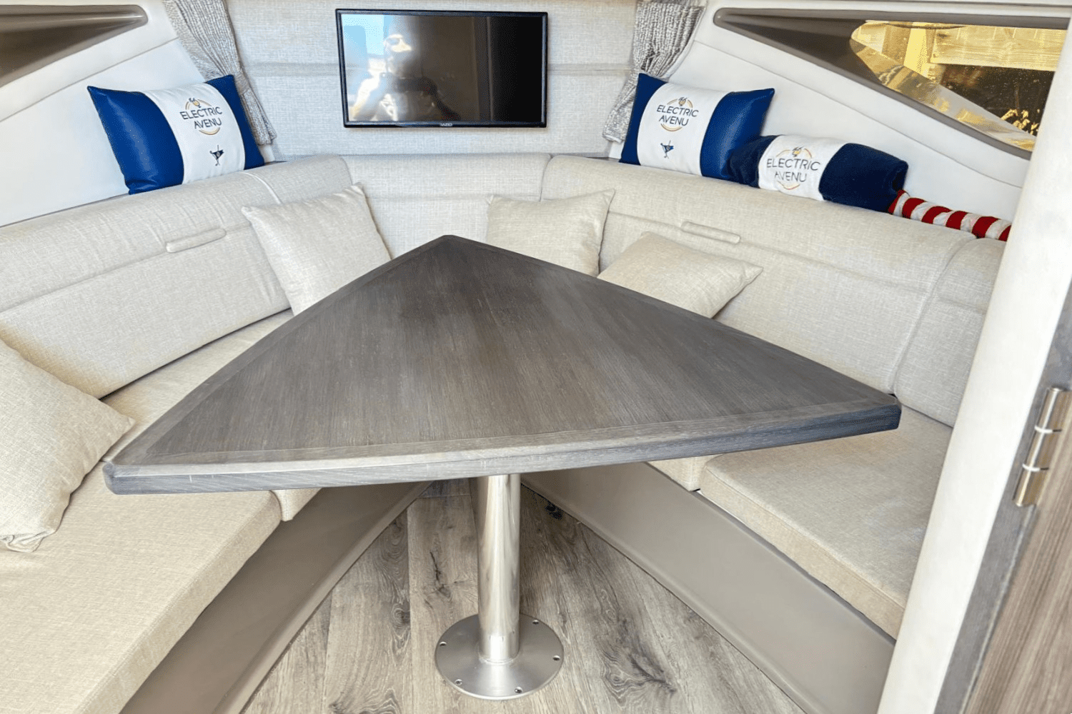 2021 Sea Ray 320 SUNDANCER OB Image Thumbnail #20