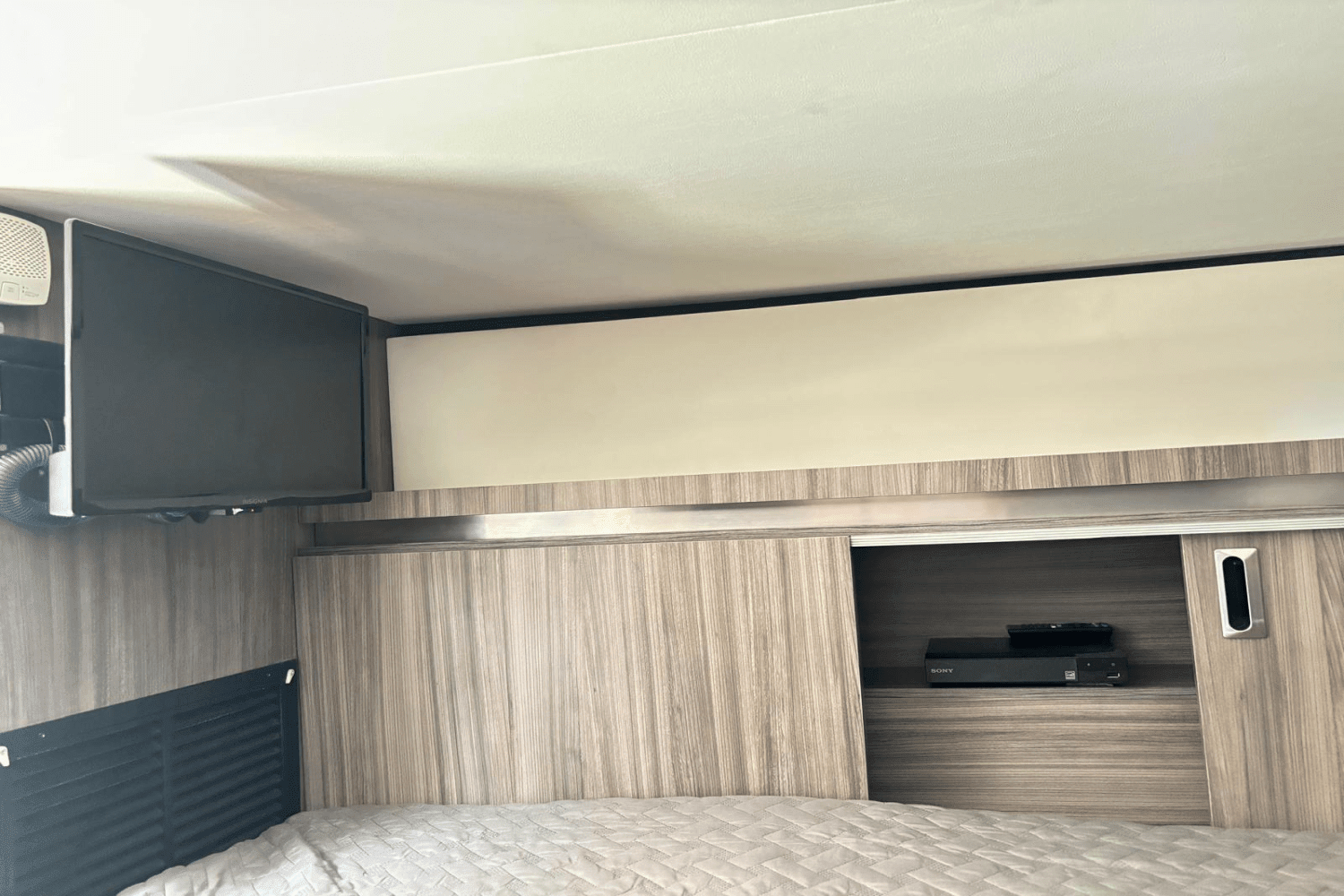 2021 Sea Ray 320 SUNDANCER OB Image Thumbnail #22
