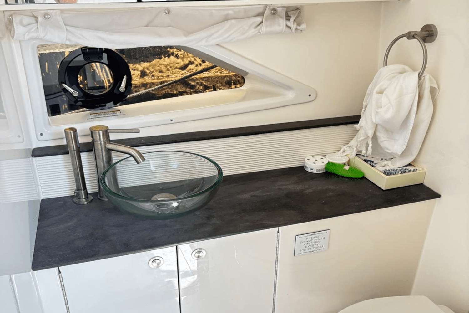 2021 Sea Ray 320 SUNDANCER OB Image Thumbnail #40