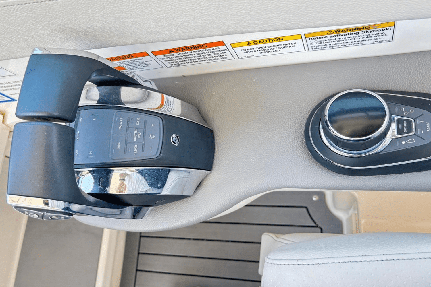 2021 Sea Ray 320 SUNDANCER OB Image Thumbnail #34
