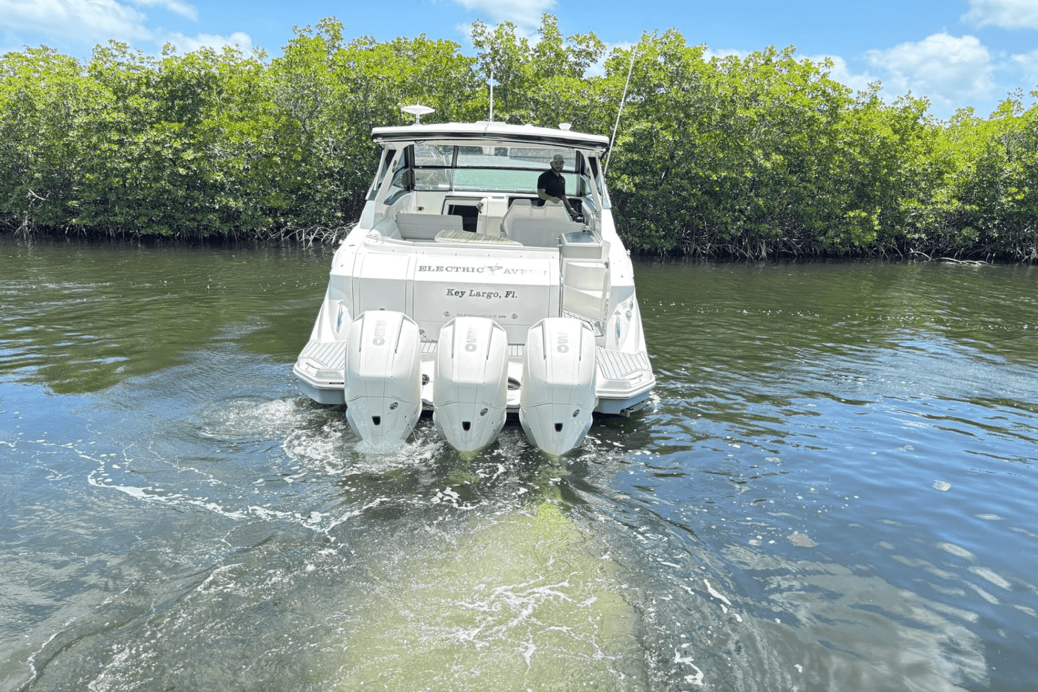 2021 Sea Ray 320 SUNDANCER OB Image Thumbnail #3