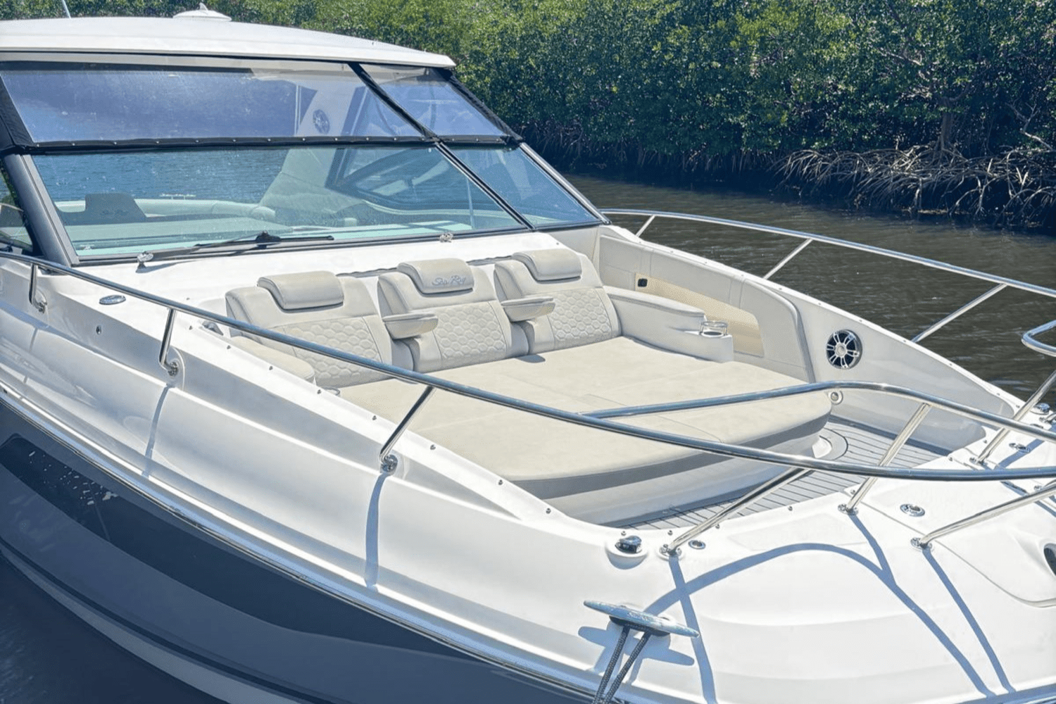 2021 Sea Ray 320 SUNDANCER OB Image Thumbnail #7