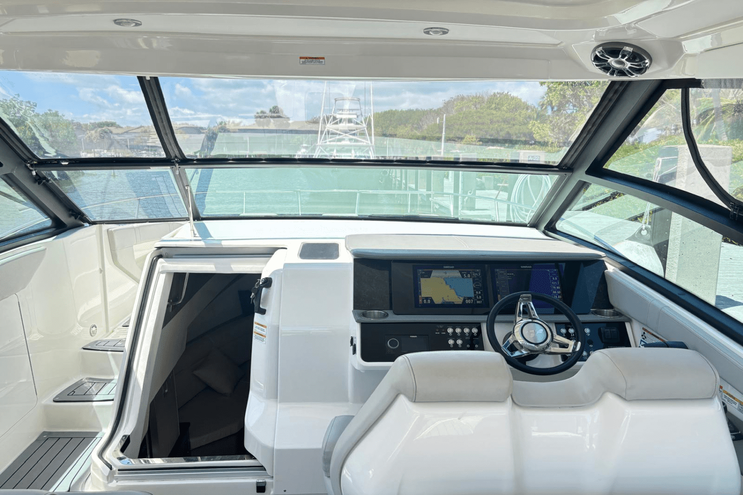 2021 Sea Ray 320 SUNDANCER OB Image Thumbnail #26