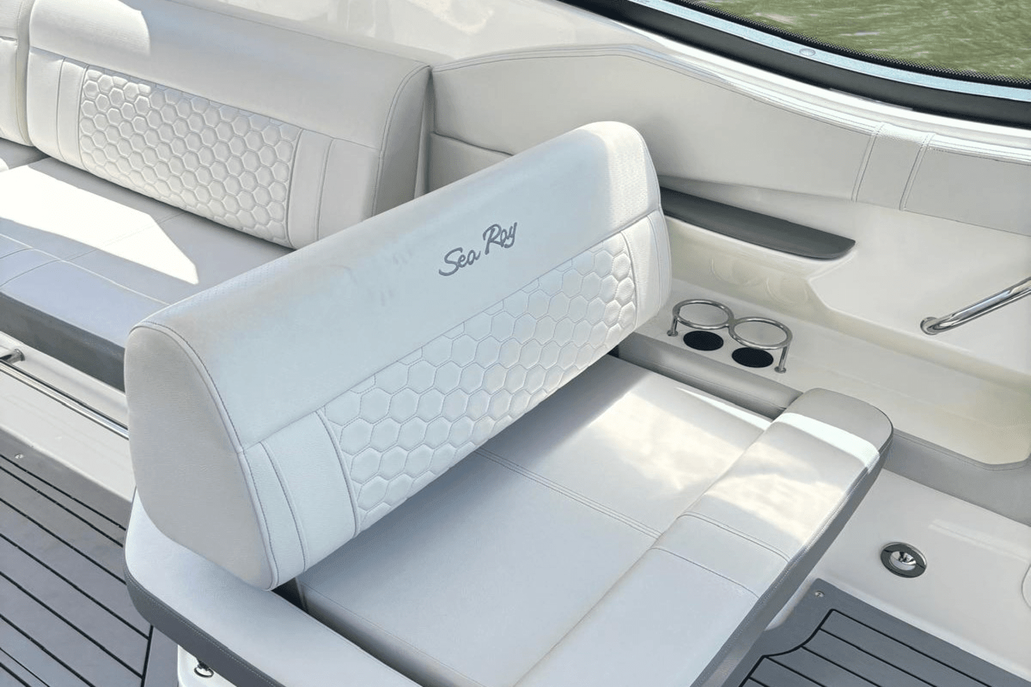 2021 Sea Ray 320 SUNDANCER OB Image Thumbnail #12