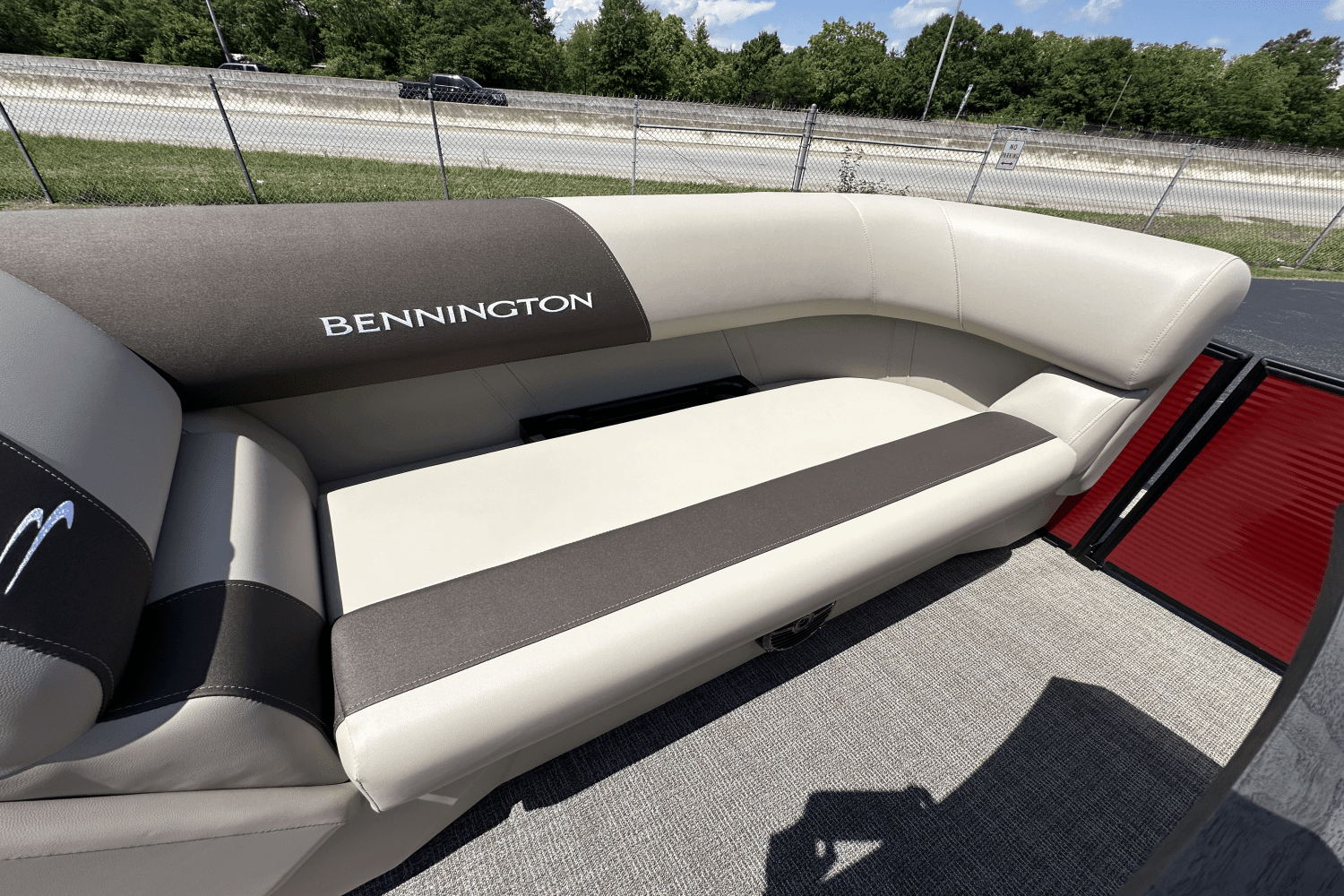 2025 Bennington 22S Image Thumbnail #19