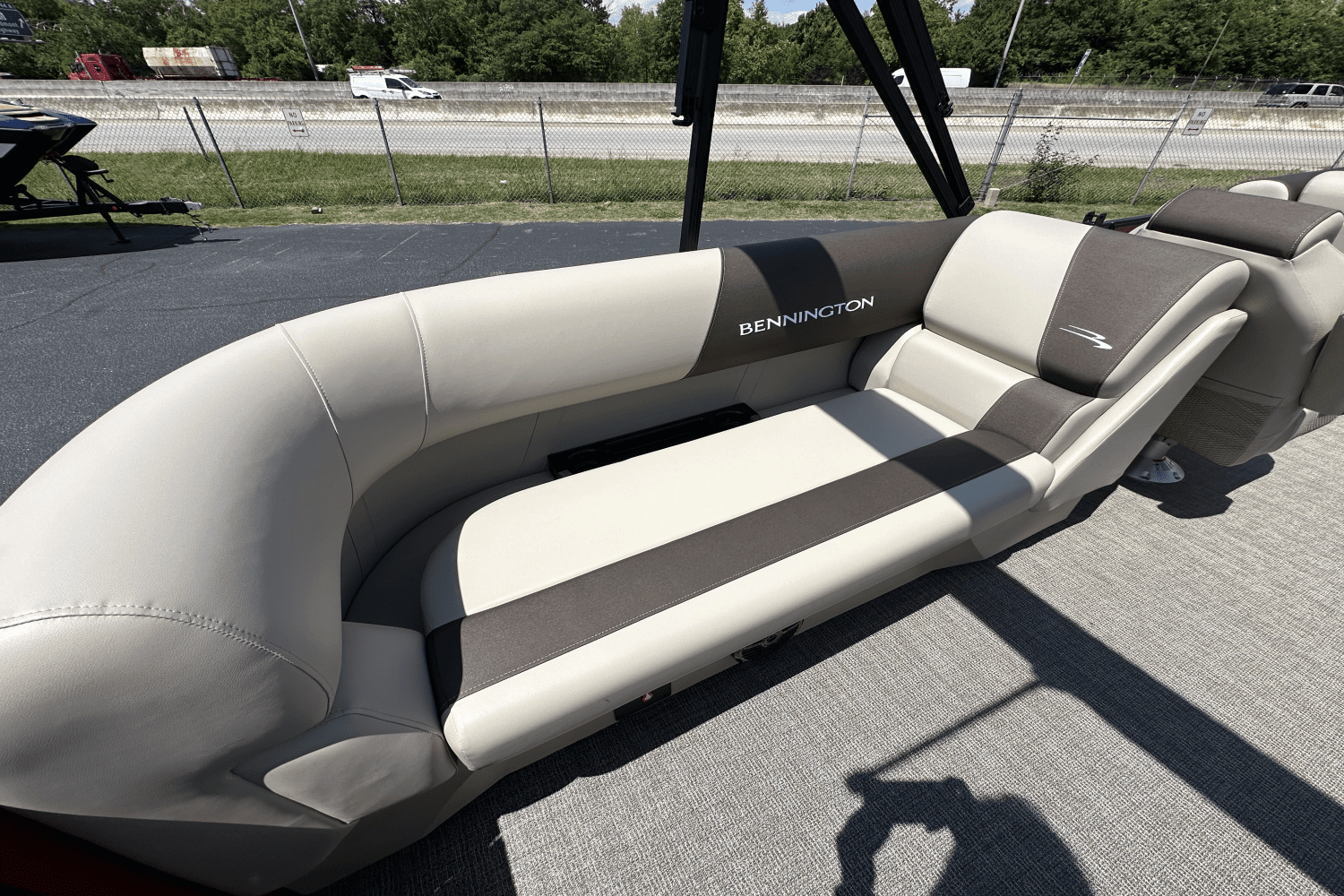2025 Bennington 22S Image Thumbnail #6