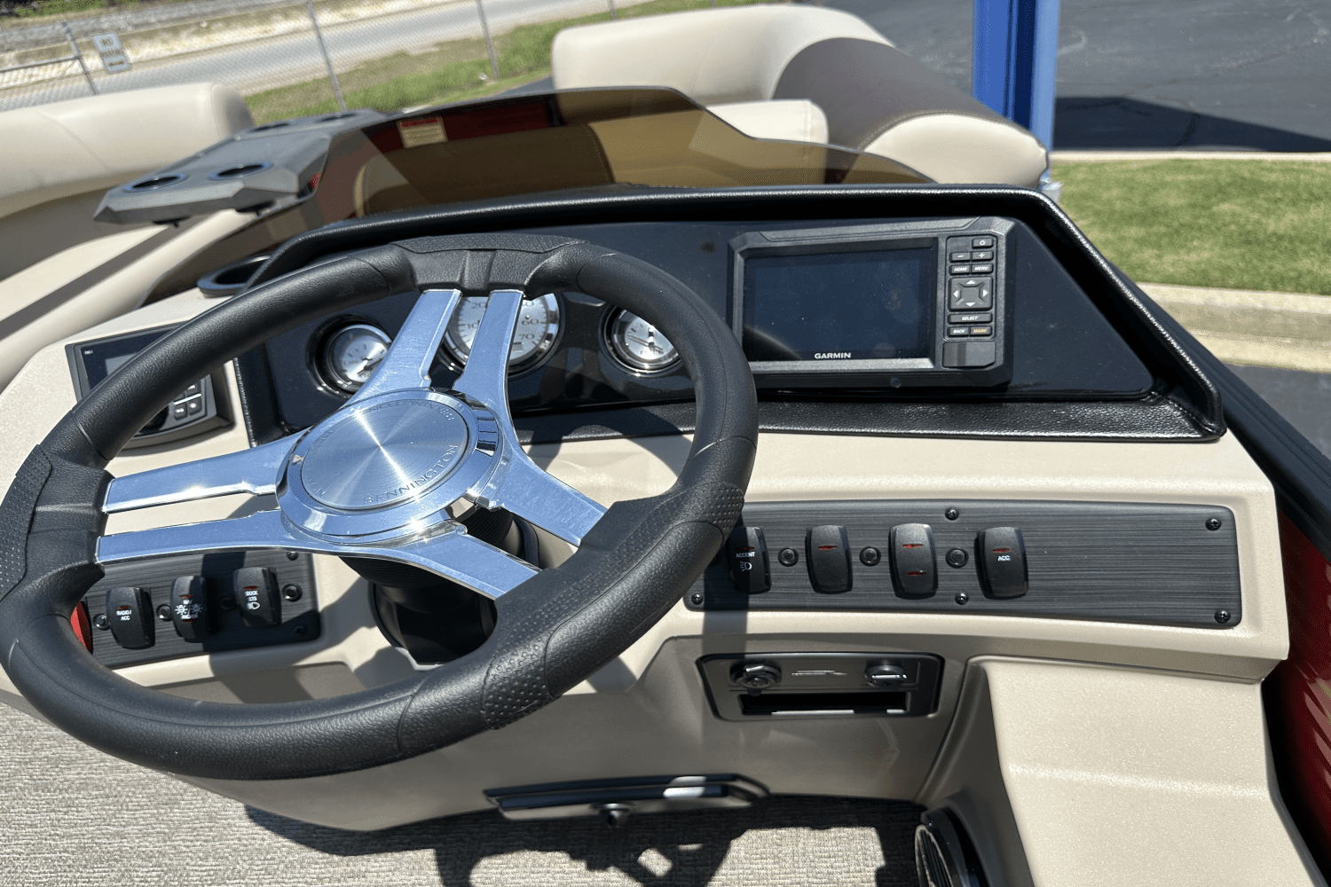 2025 Bennington 22S Image Thumbnail #14
