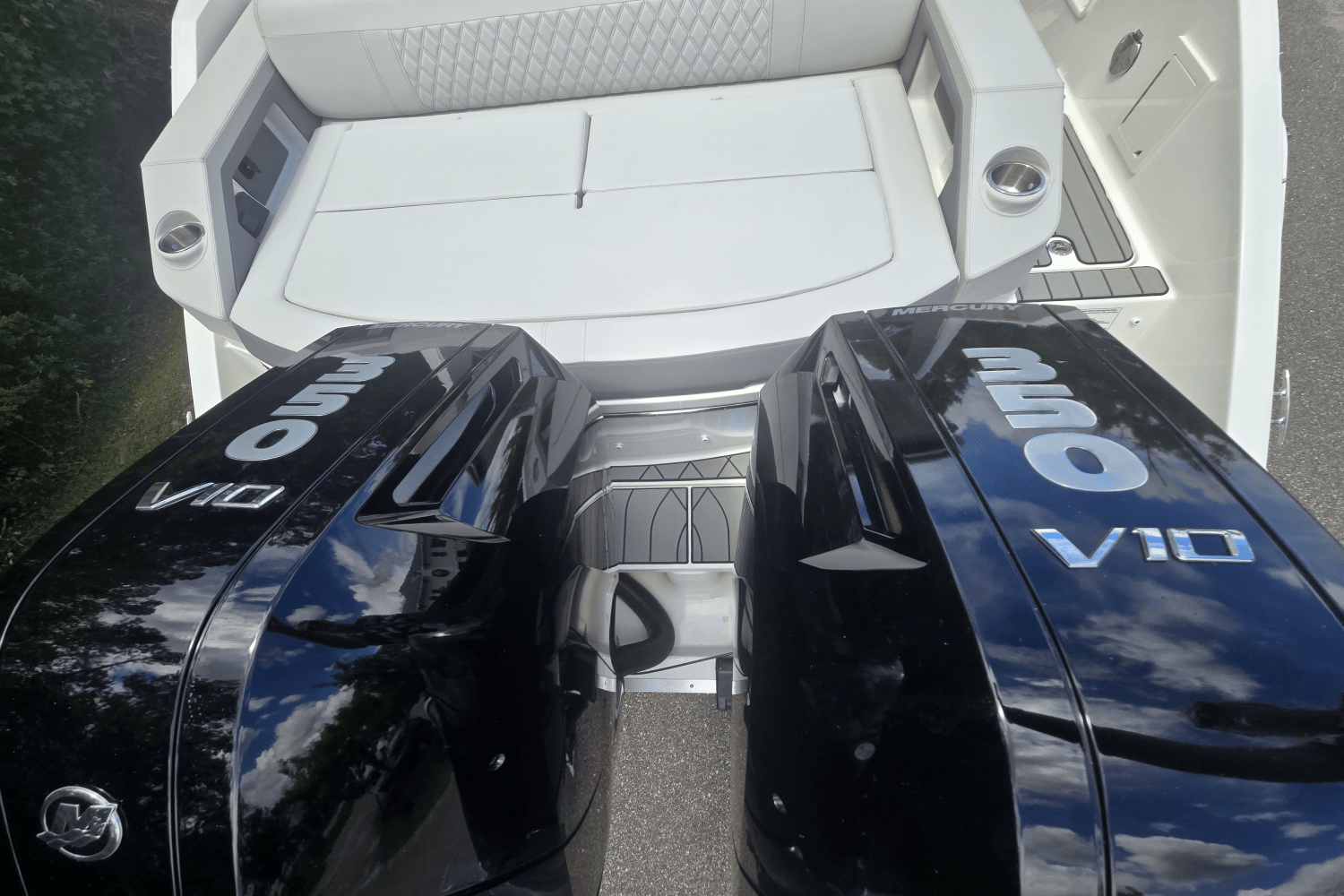 2026 Sea Ray SLX 310 Ouboard Image Thumbnail #4