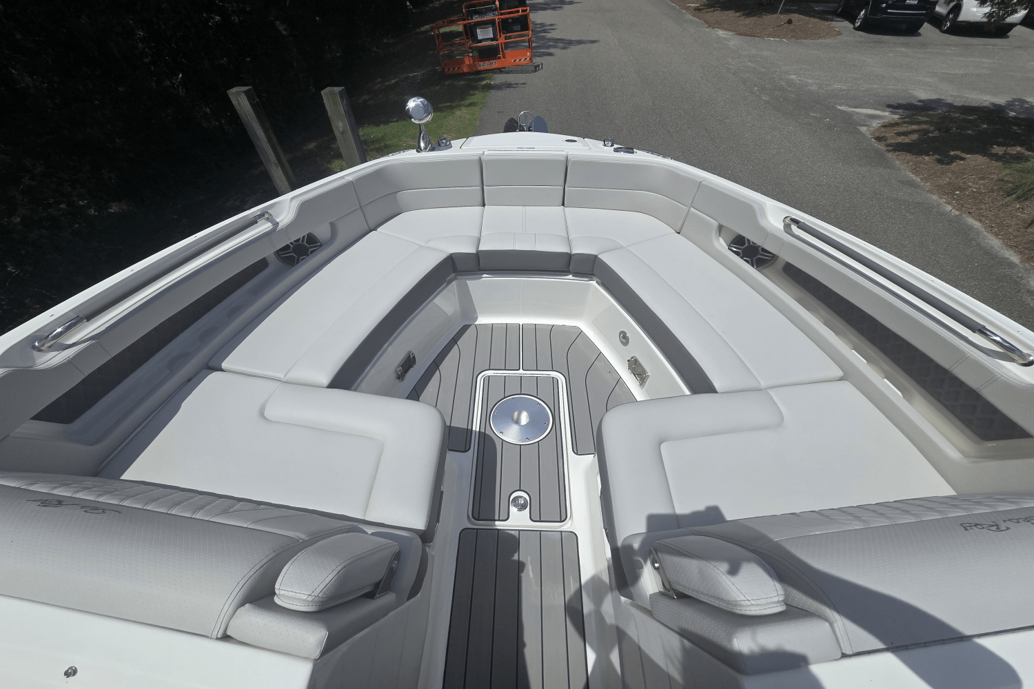 2026 Sea Ray SLX 310 Ouboard Image Thumbnail #25
