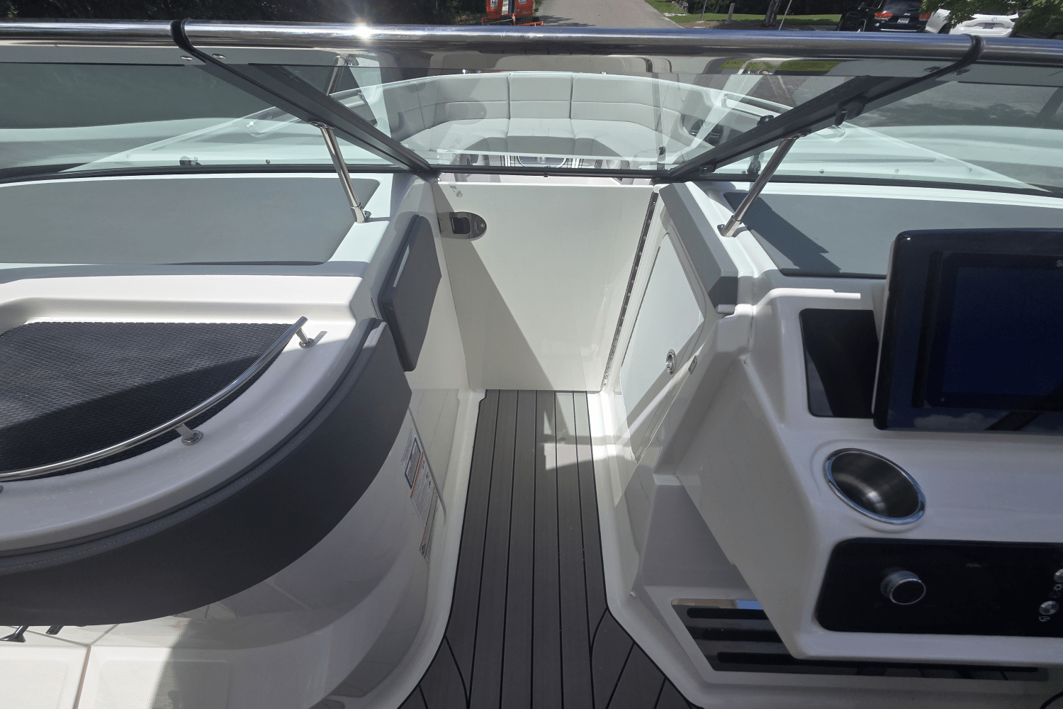 2026 Sea Ray SLX 310 Ouboard Image Thumbnail #21