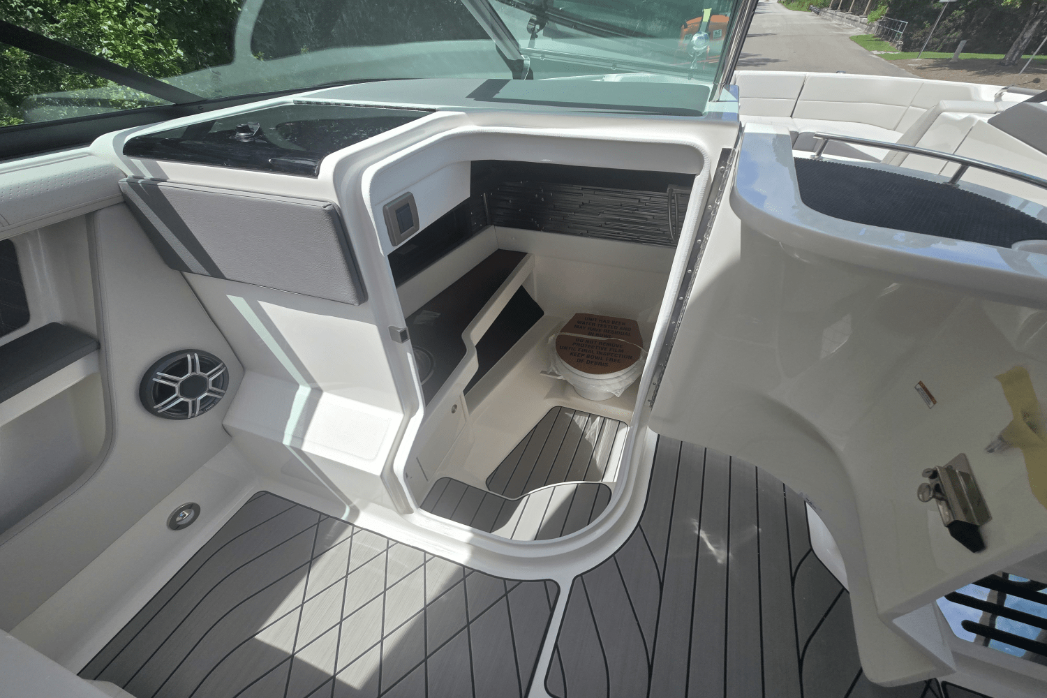 2026 Sea Ray SLX 310 Ouboard Image Thumbnail #15