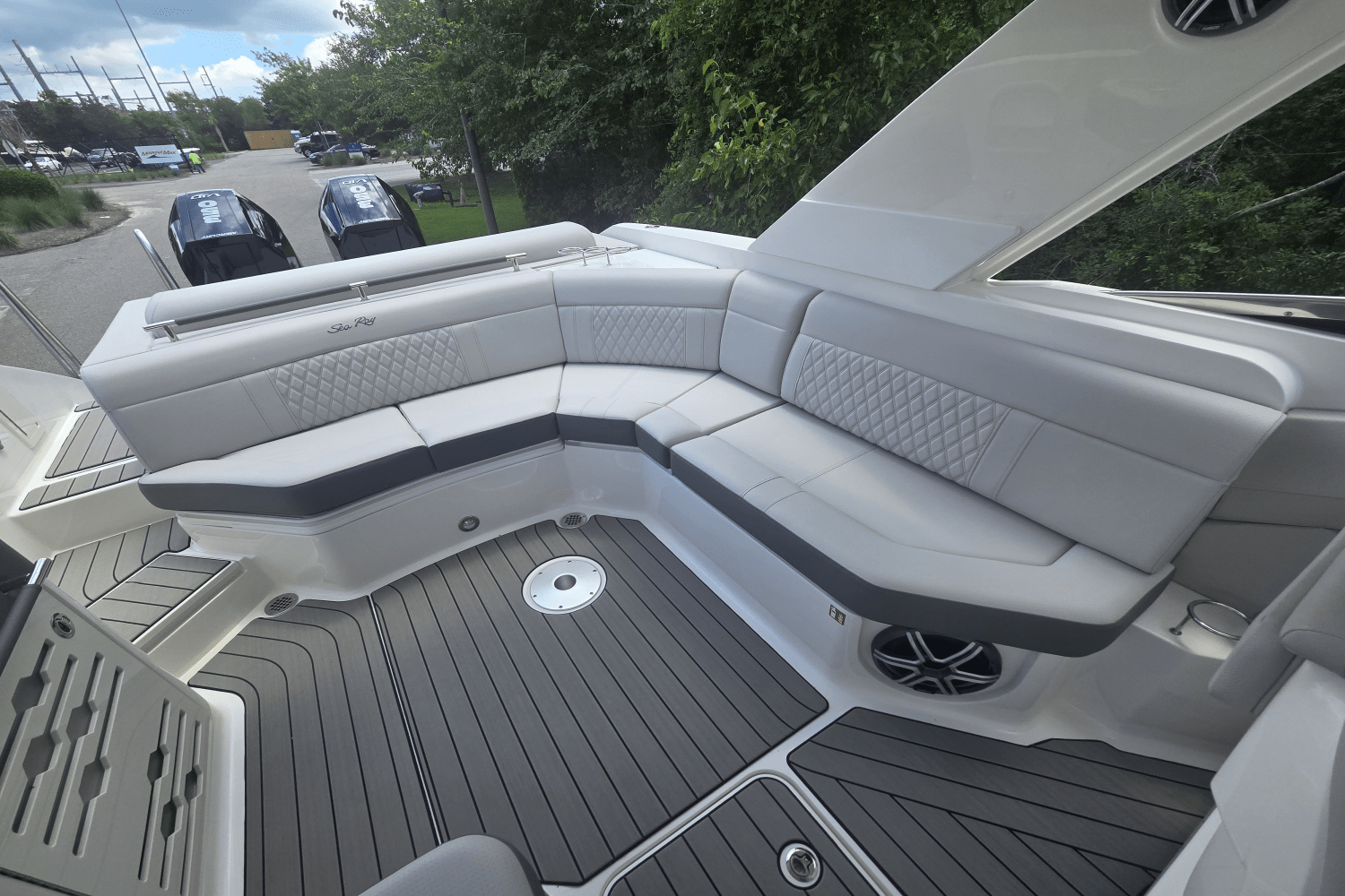 2026 Sea Ray SLX 310 Ouboard Image Thumbnail #10