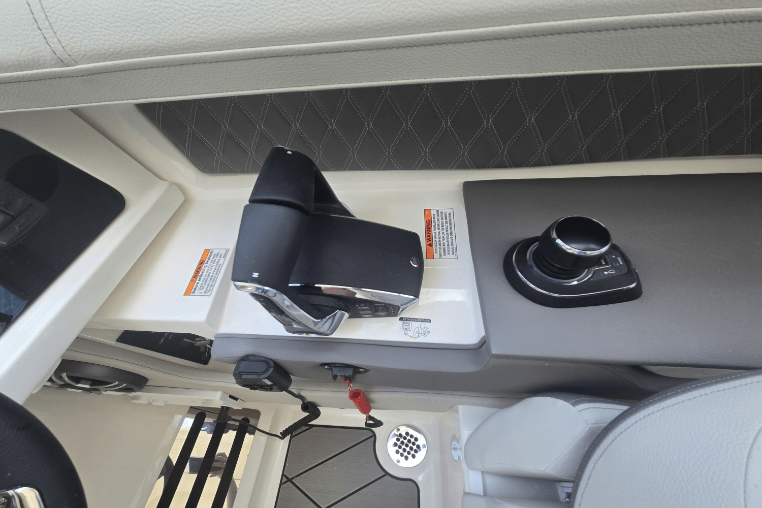 2026 Sea Ray SLX 310 Ouboard Image Thumbnail #18