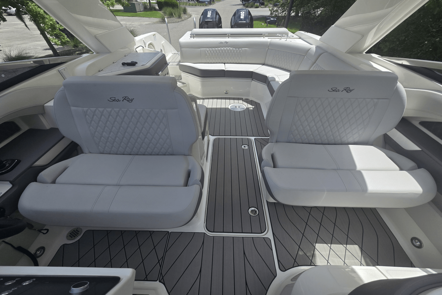 2026 Sea Ray SLX 310 Ouboard Image Thumbnail #11