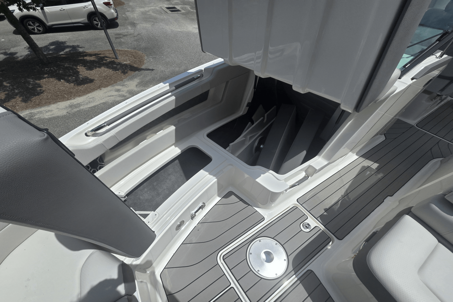 2026 Sea Ray SLX 310 Ouboard Image Thumbnail #28