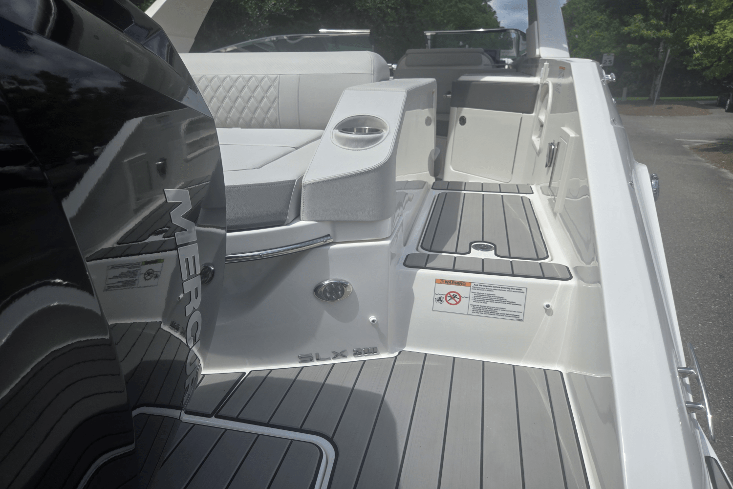 2026 Sea Ray SLX 310 Ouboard Image Thumbnail #3
