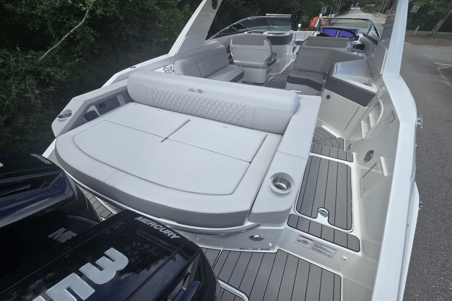 2026 Sea Ray SLX 310 Ouboard Image Thumbnail #5