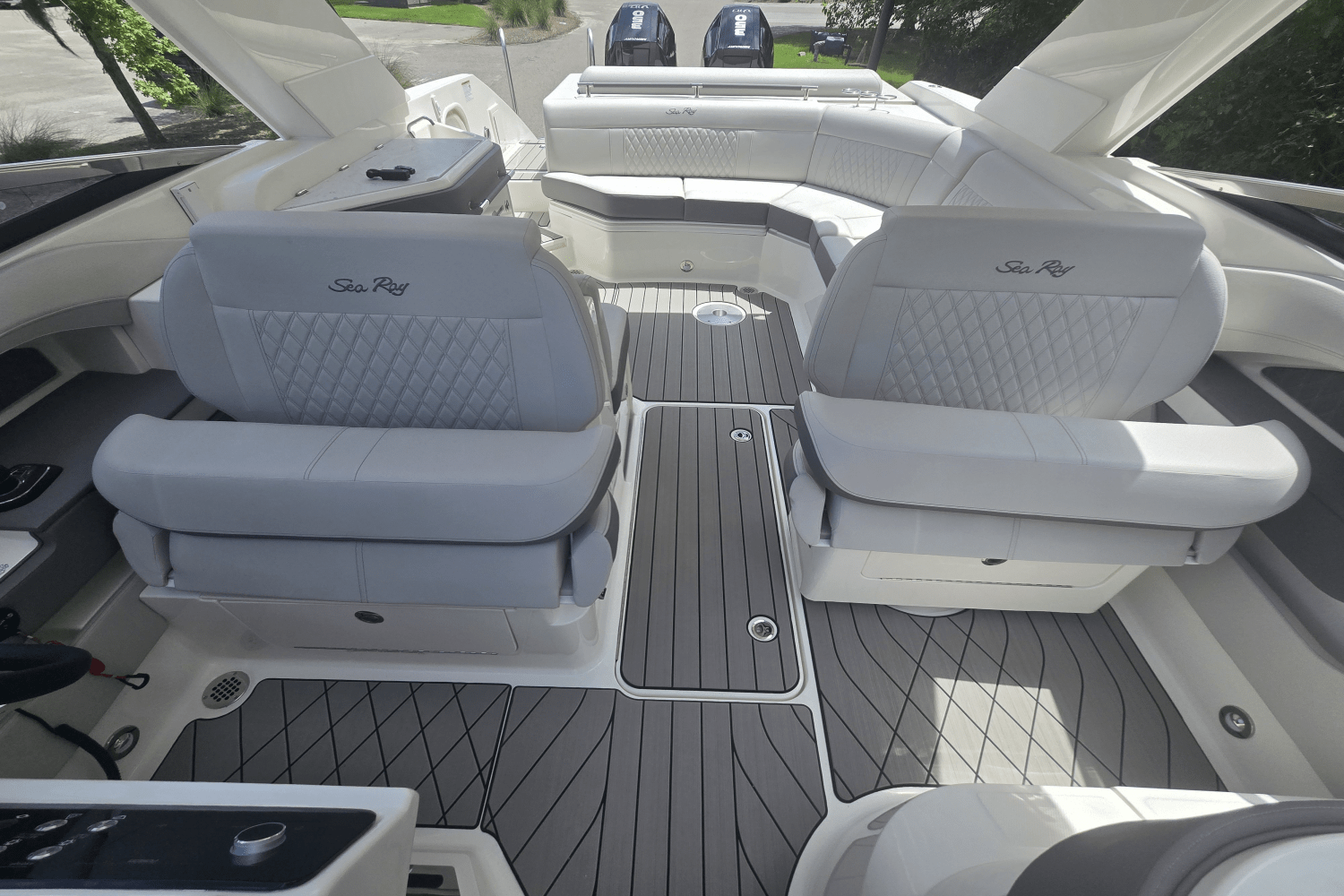 2026 Sea Ray SLX 310 Ouboard Image Thumbnail #13