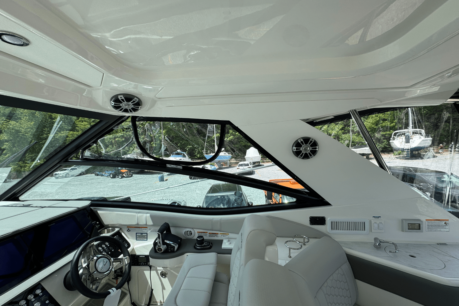 2025 Sea Ray Sundancer 320 Outboard Image Thumbnail #86