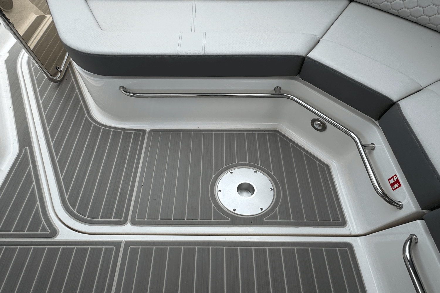 2025 Sea Ray Sundancer 320 Outboard Image Thumbnail #34