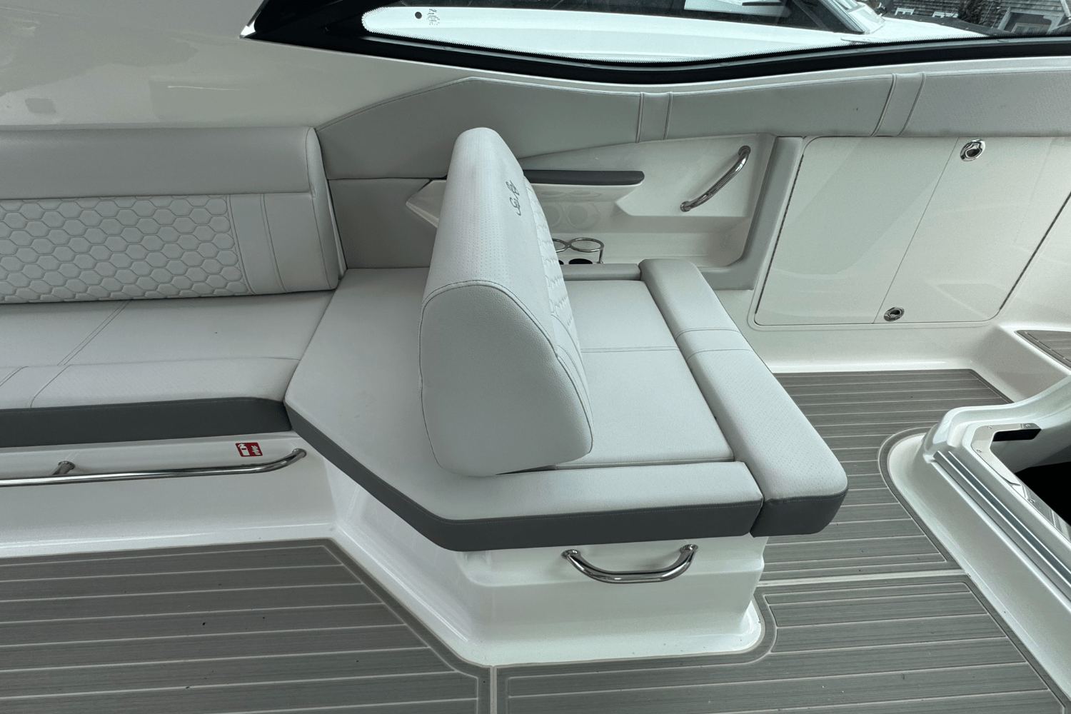 2025 Sea Ray Sundancer 320 Outboard Image Thumbnail #36