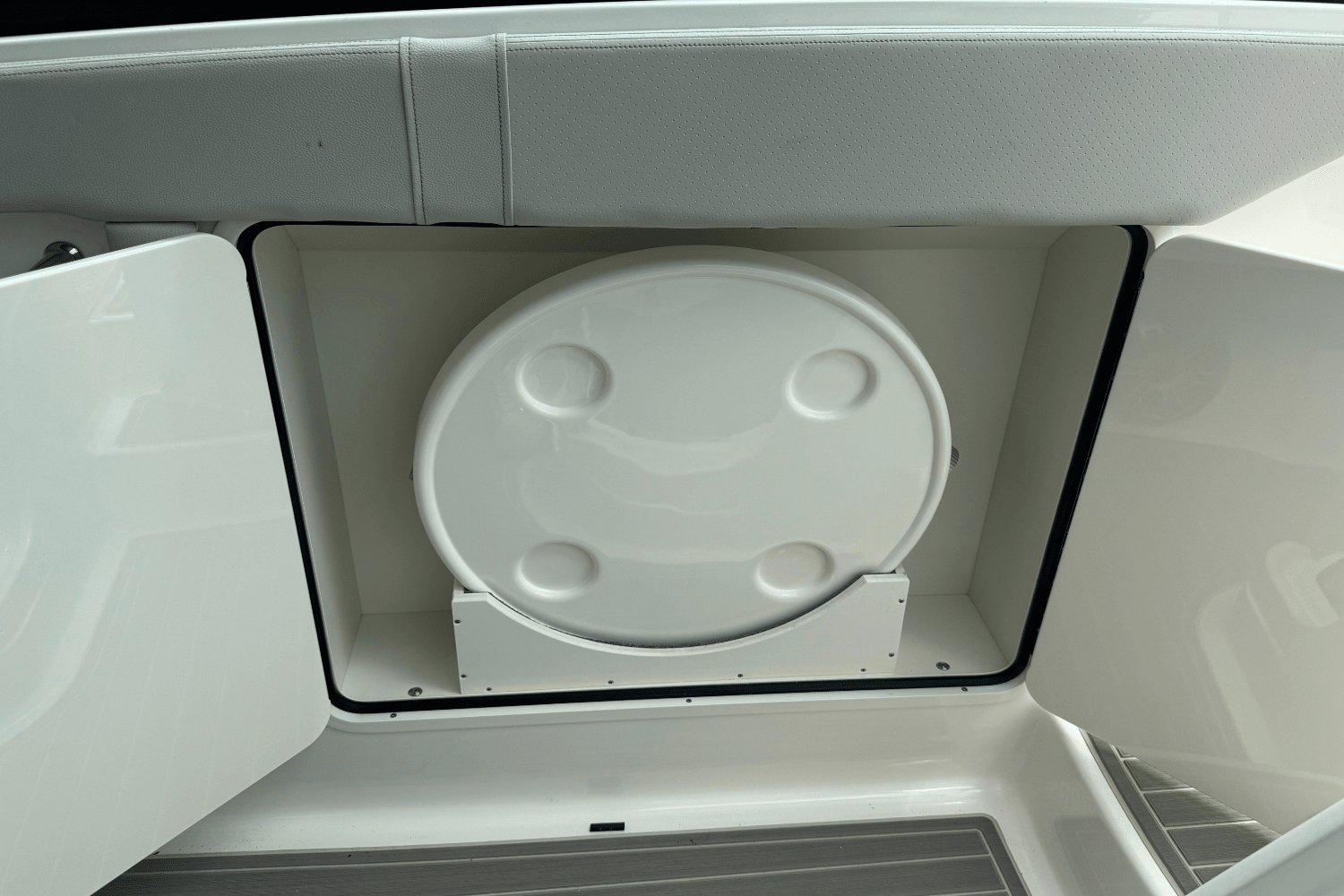 2025 Sea Ray Sundancer 320 Outboard Image Thumbnail #52