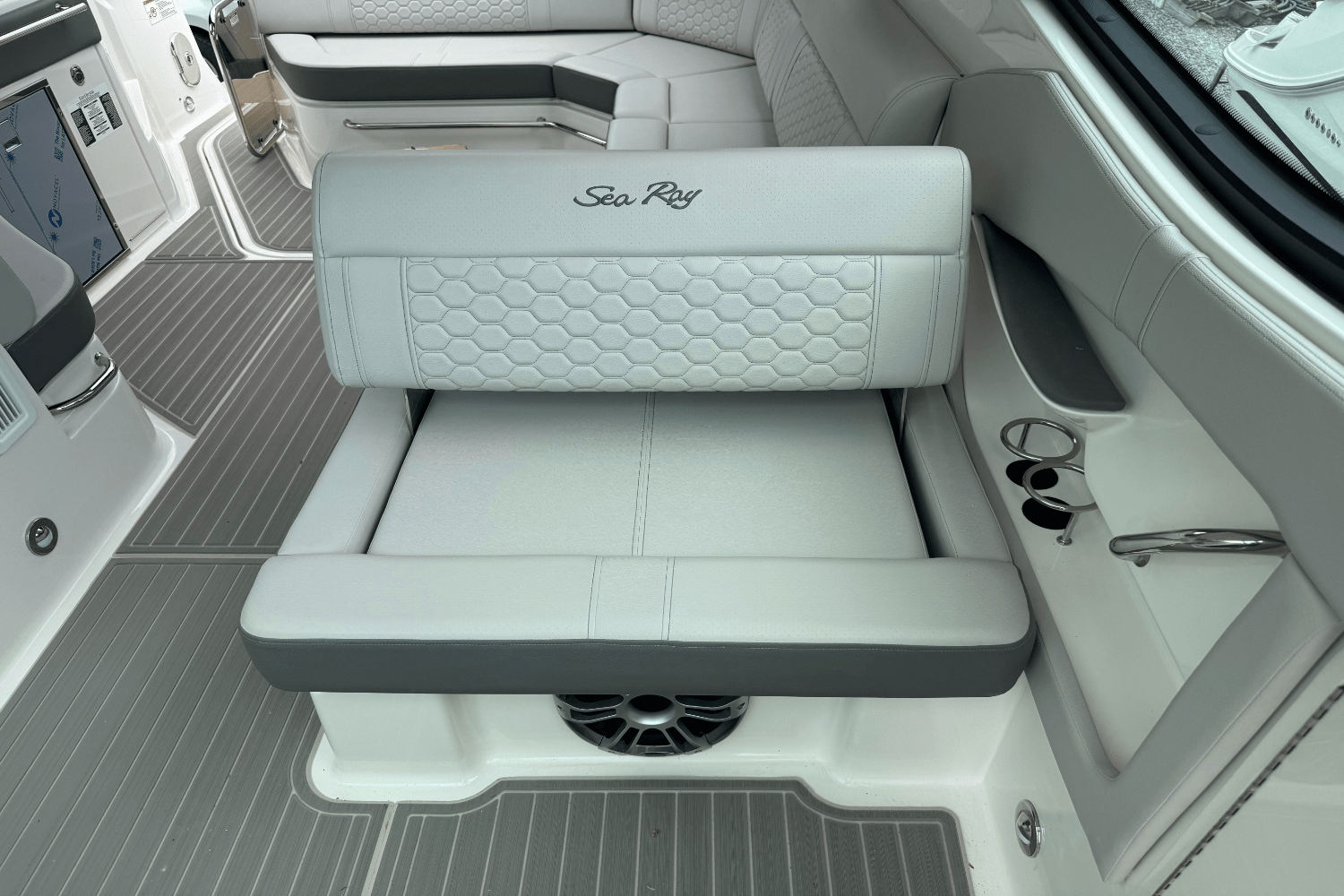 2025 Sea Ray Sundancer 320 Outboard Image Thumbnail #35
