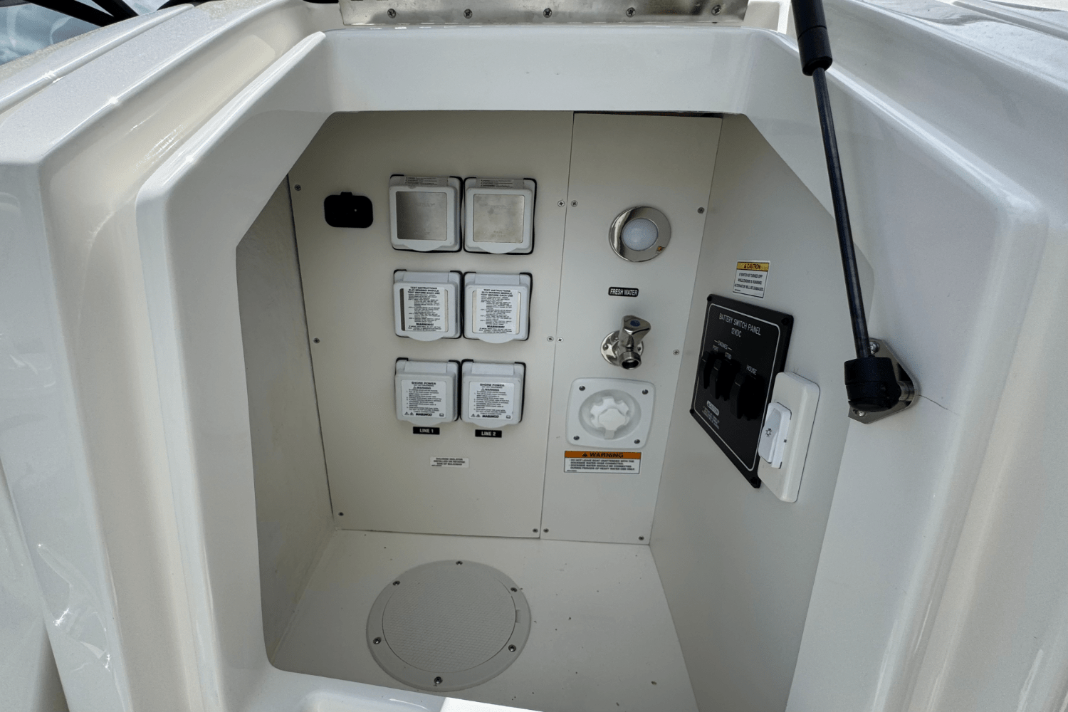 2025 Sea Ray Sundancer 320 Outboard Image Thumbnail #14