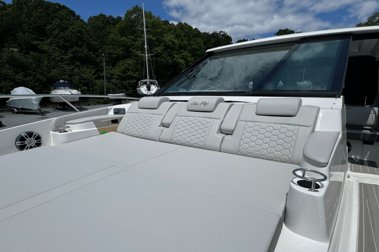 2025 Sea Ray Sundancer 320 Outboard Image Thumbnail #96