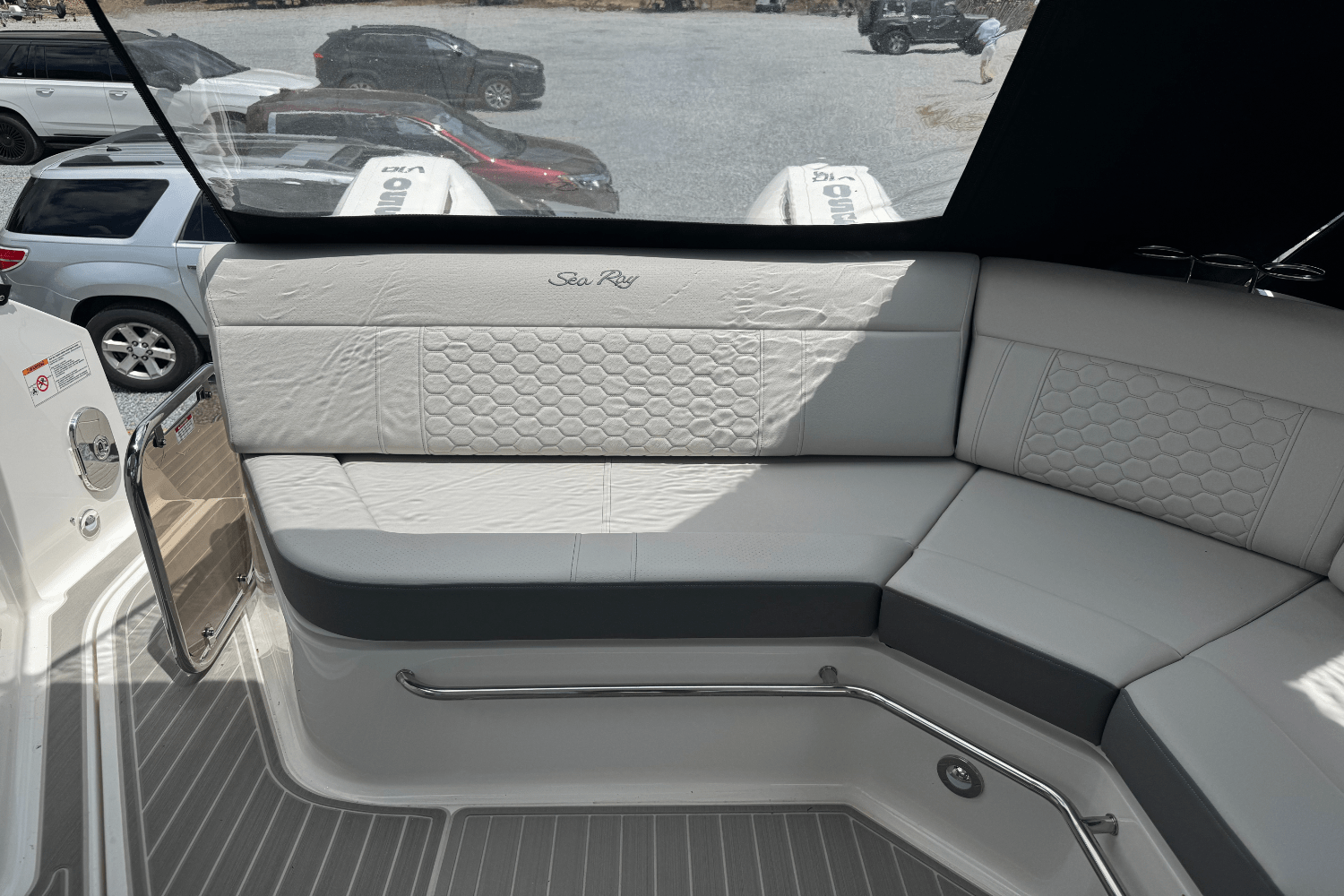 2025 Sea Ray Sundancer 320 Outboard Image Thumbnail #17