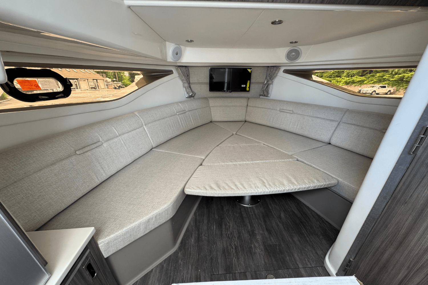 2025 Sea Ray Sundancer 320 Outboard Image Thumbnail #56
