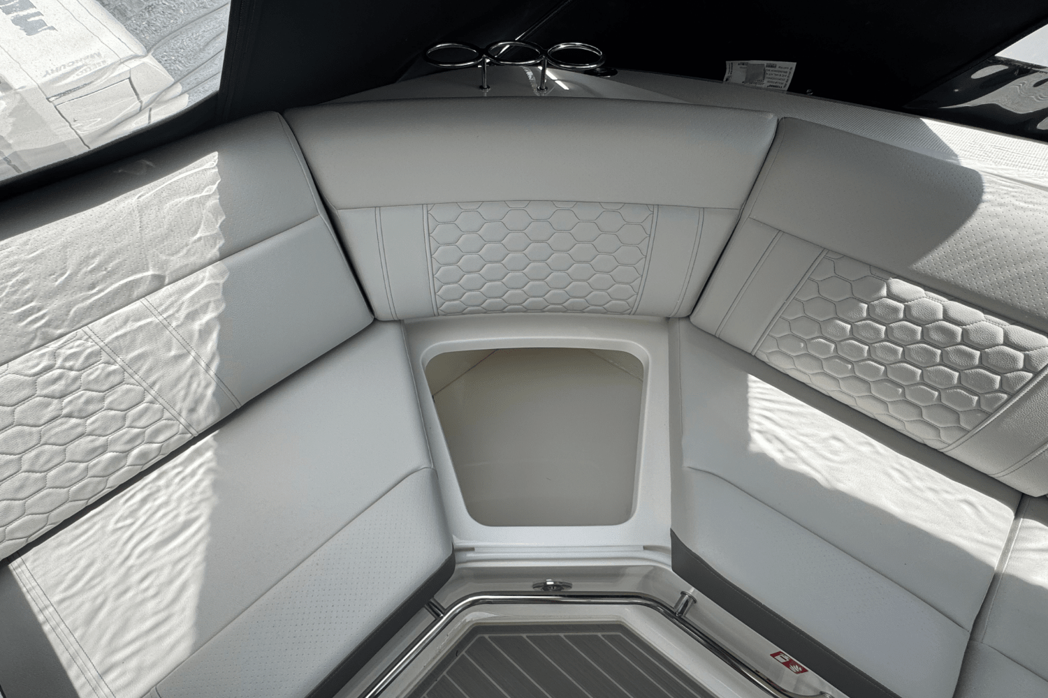 2025 Sea Ray Sundancer 320 Outboard Image Thumbnail #24