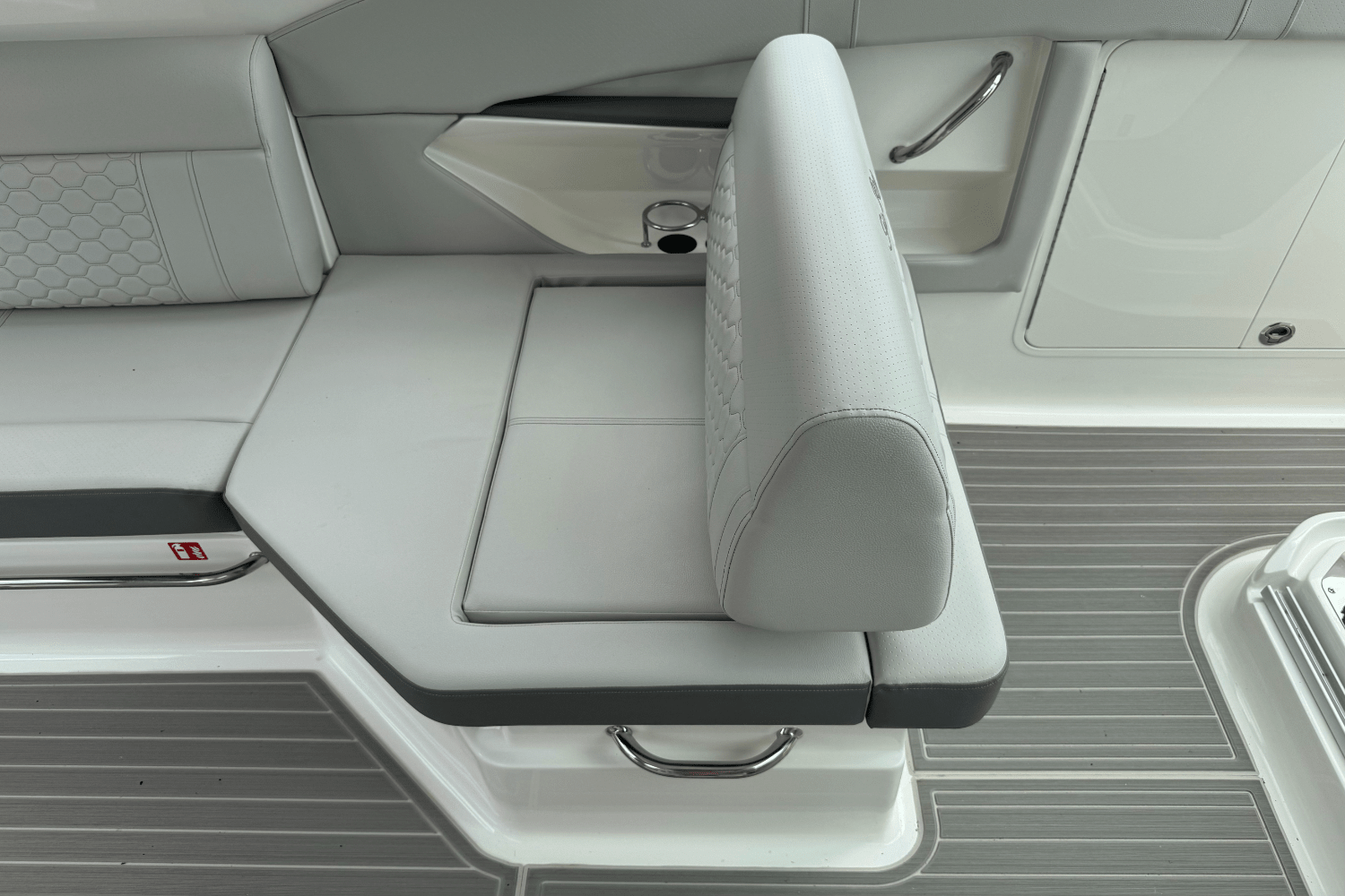 2025 Sea Ray Sundancer 320 Outboard Image Thumbnail #39
