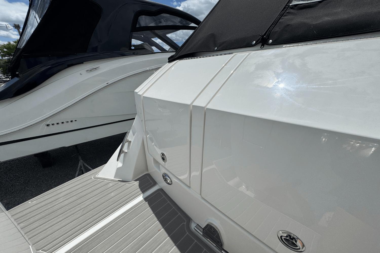 2025 Sea Ray Sundancer 320 Outboard Image Thumbnail #12