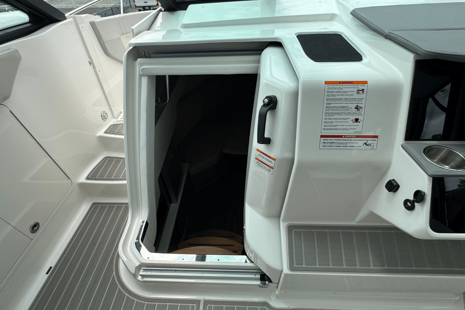2025 Sea Ray Sundancer 320 Outboard Image Thumbnail #53