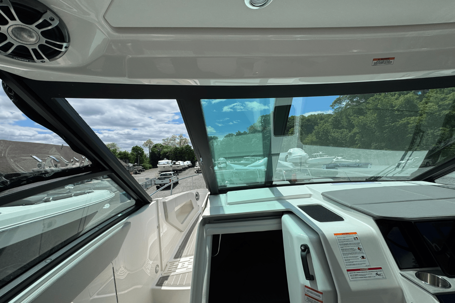 2025 Sea Ray Sundancer 320 Outboard Image Thumbnail #89