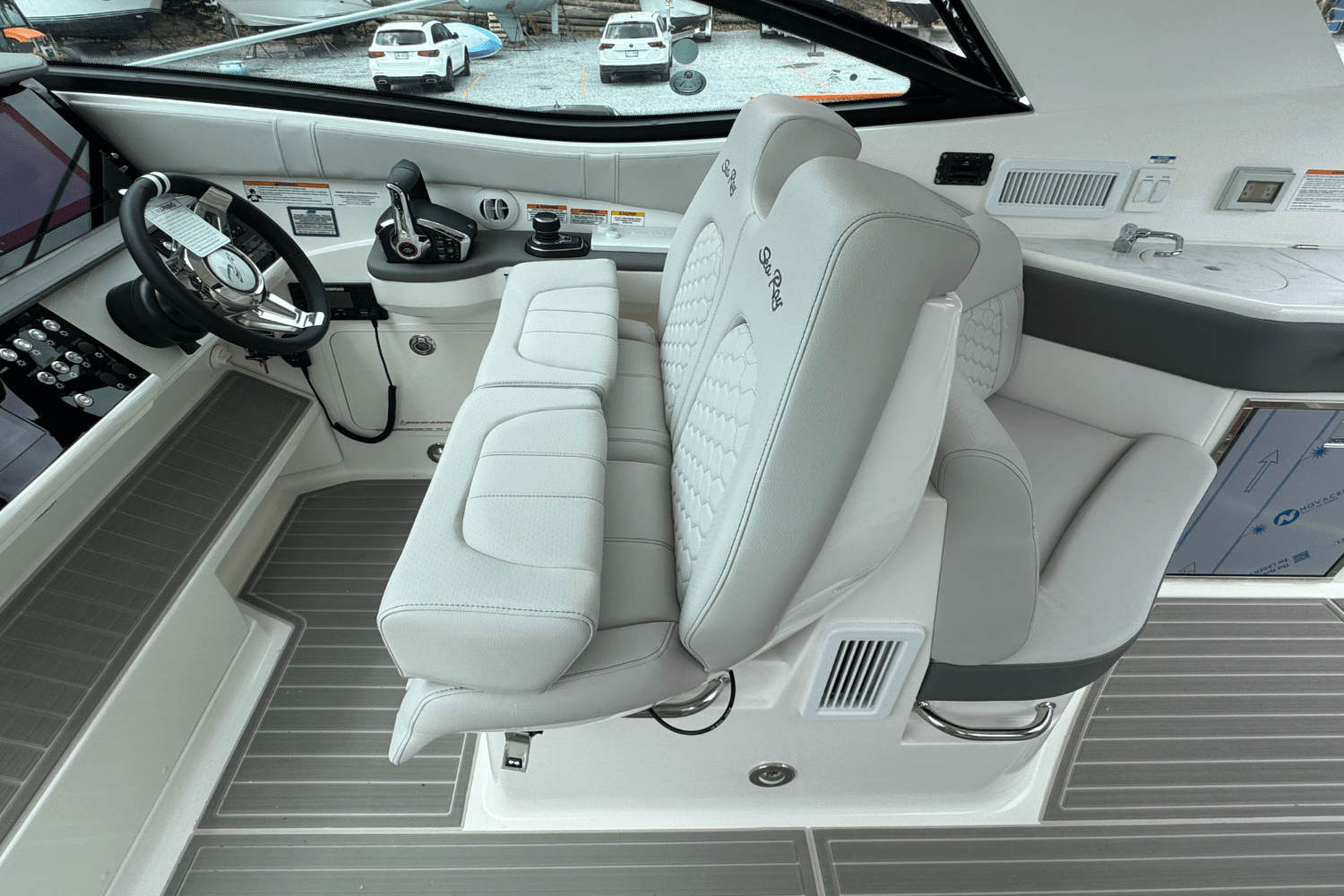 2025 Sea Ray Sundancer 320 Outboard Image Thumbnail #41