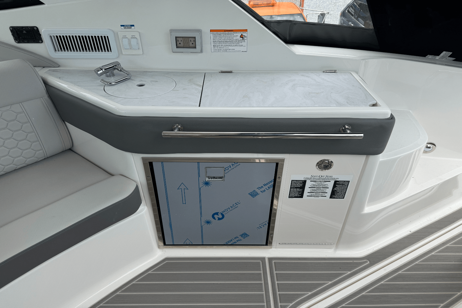 2025 Sea Ray Sundancer 320 Outboard Image Thumbnail #27