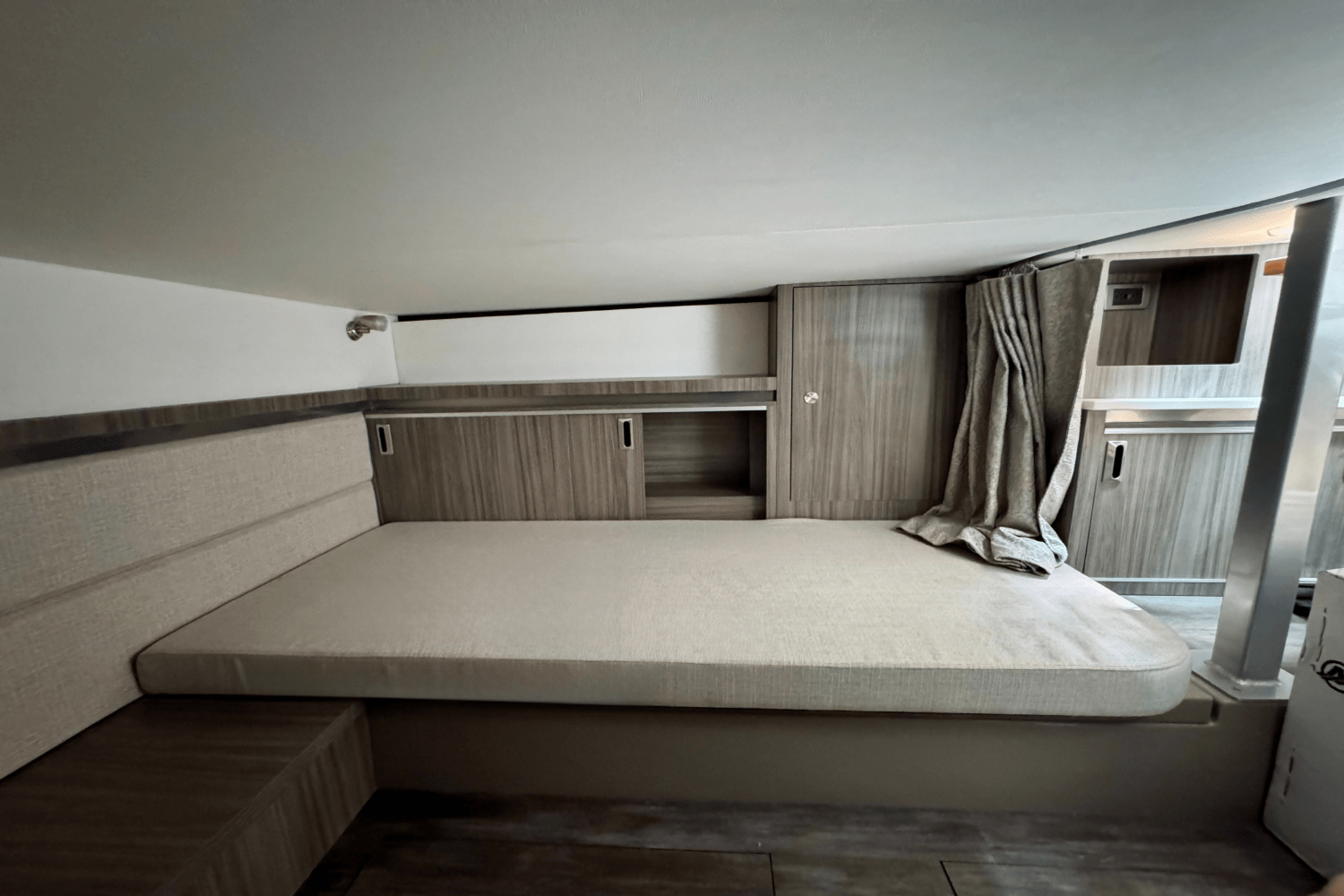 2025 Sea Ray Sundancer 320 Outboard Image Thumbnail #75